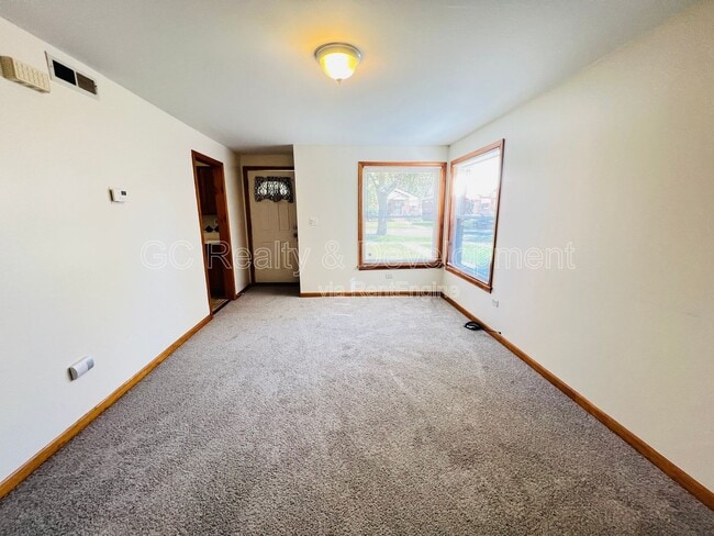 Building Photo - 12870 S Green St