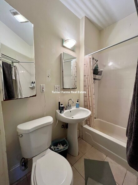 Building Photo - 124 Calumet St