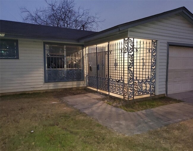 Building Photo - 8336 Bunche Dr
