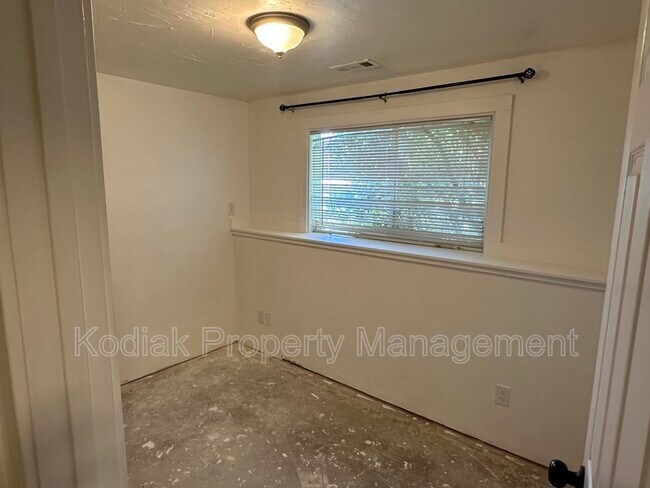 Building Photo - 1941 Jenny Ln.