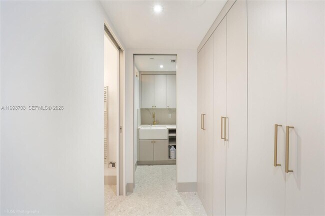 Building Photo - 737 Crandon Blvd