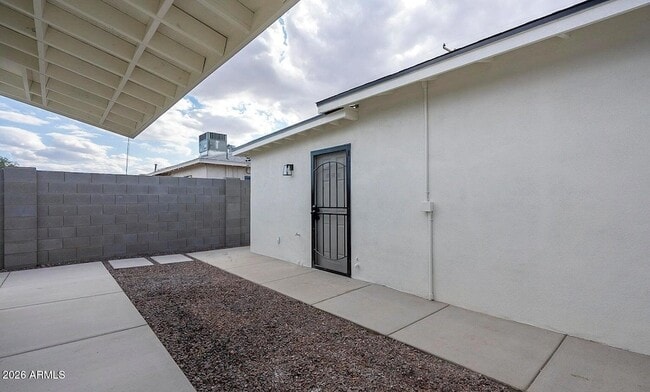 Building Photo - 9439 N 11th Ave