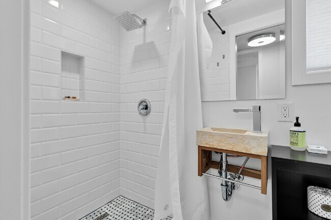 Building Photo - 4008 Marlboro Pl NW