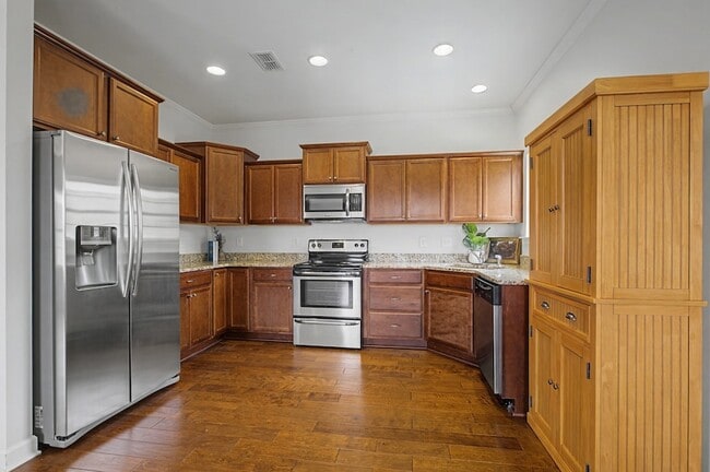 Building Photo - 140 Tulip Grove Point