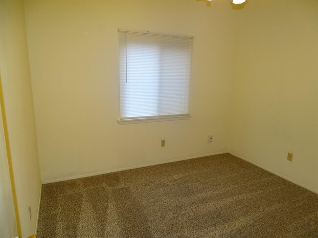 Building Photo - 212 N Troy Ave