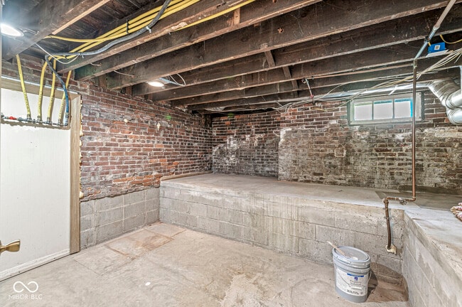 Building Photo - 331 N East St