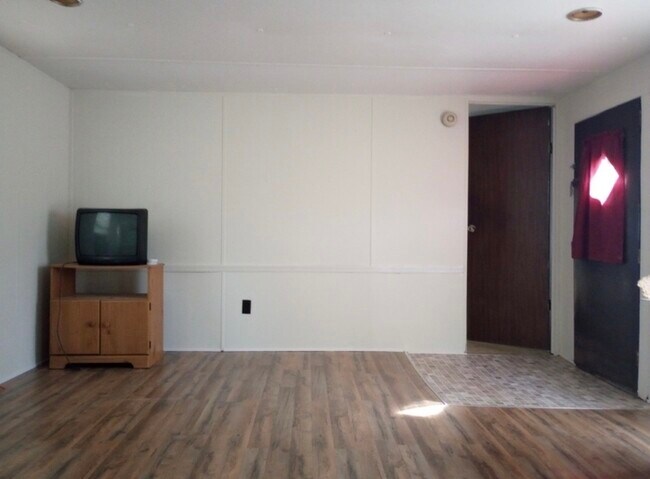 Building Photo - 2 Bedroom Mobile Home in Iva