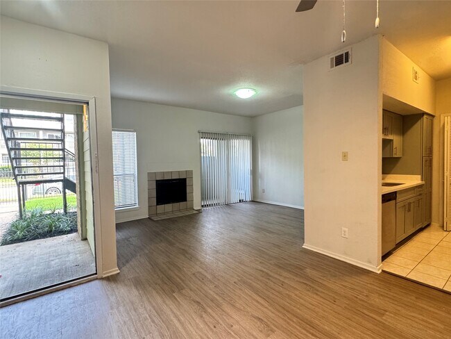 Building Photo - 6602 Harbor Town Dr
