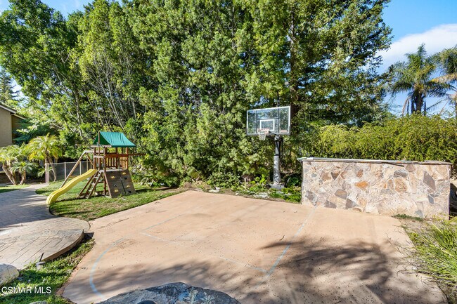 Building Photo - 516 Rustic Hills Dr