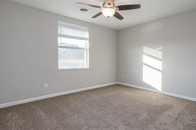 Building Photo - 3368 Glenbrook Cir S