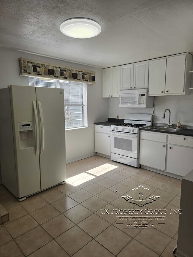 Building Photo - 17801 Penn Valley Dr