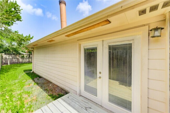 Building Photo - 5207 Beaverhill Dr