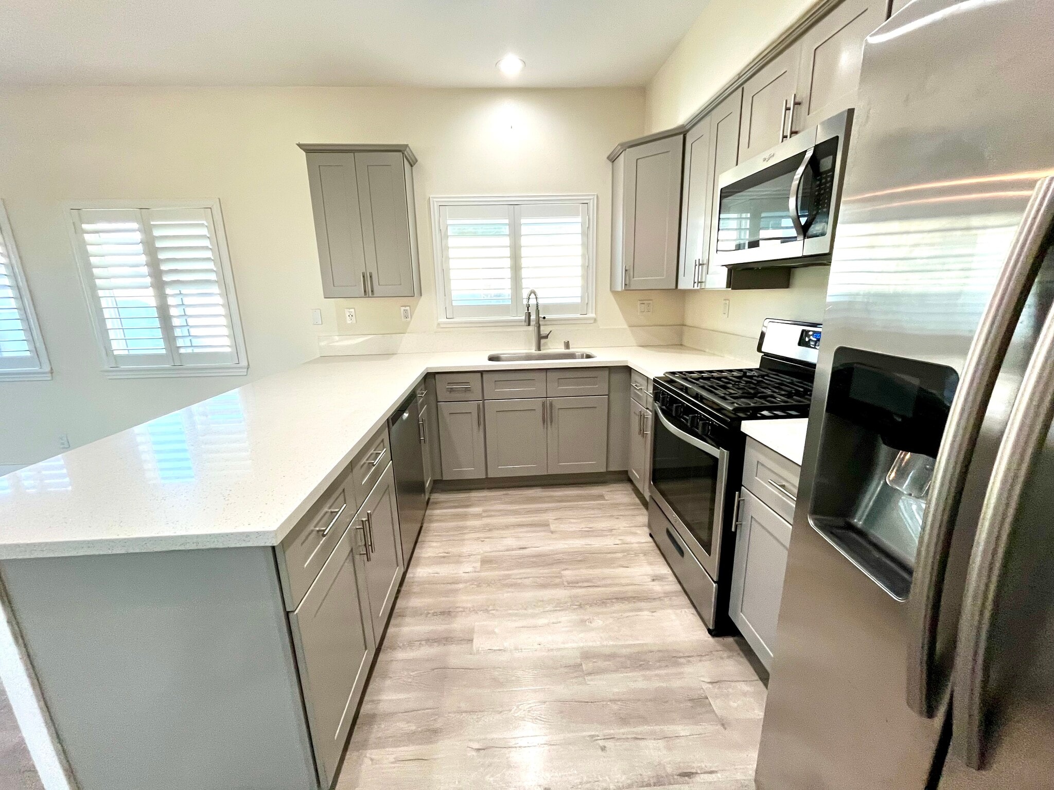 kitchen - 16619 Yukon Ave