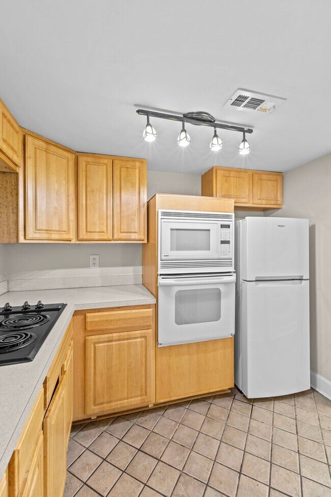 Building Photo - 3534 E Fall Creek Pkwy N Dr