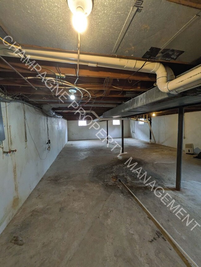 Building Photo - Single Family Home in KC