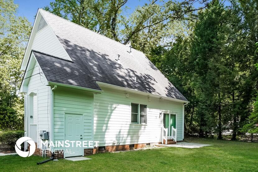 Building Photo - 1901 Fernwood Dr