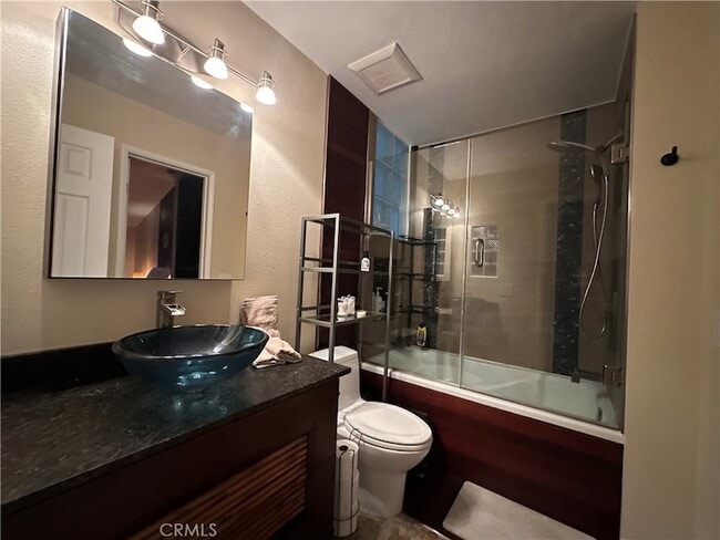 Building Photo - 2217 Vanderbilt Ln