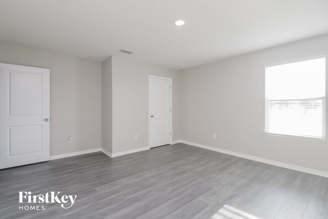 Building Photo - 35702 Jenny Lynne Cir