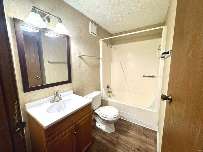 Building Photo - 3032 E Amy Ln