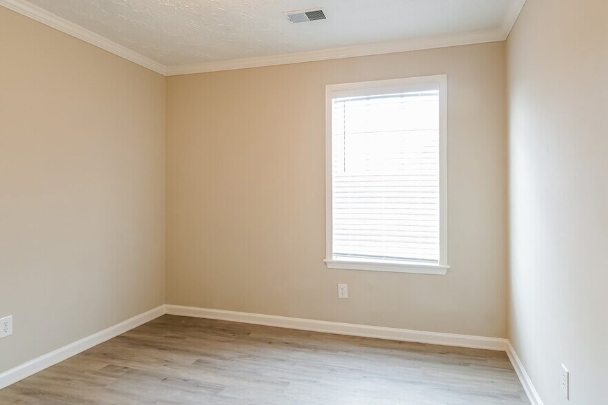 Building Photo - 890 Highland Terrace NE