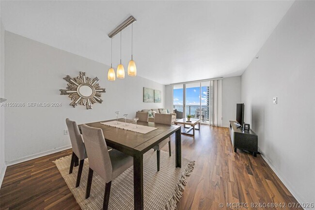 Building Photo - 1155 Brickell Bay Dr