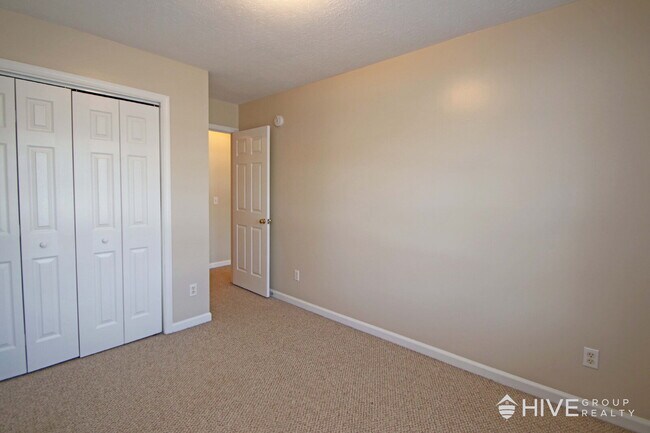 Building Photo - 1041 Oriole Ln