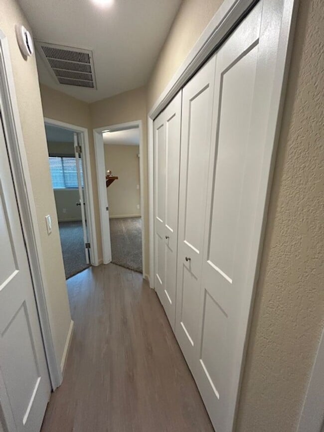 Building Photo - Beautiful Newly Remodeled 2 Bedroom 2 Bathroom Condo in SE Visalia!