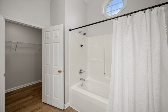 Building Photo - Beautifully Renovated Home in Worthington Place