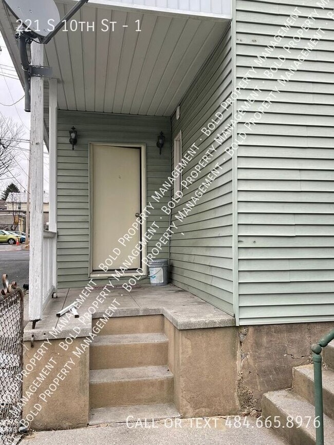 Building Photo - 221 S 10th St