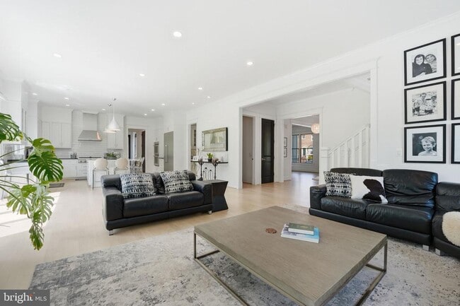 Building Photo - 2504 12th St N