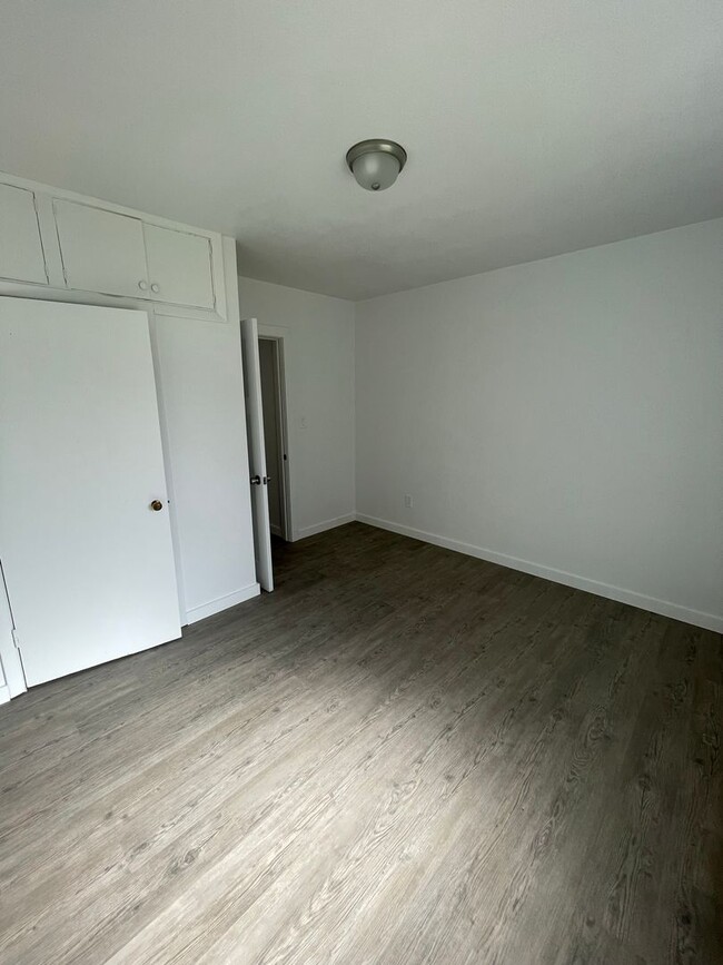 Building Photo - Fully Refreshed Westmoreland 3bd in Plex. ...