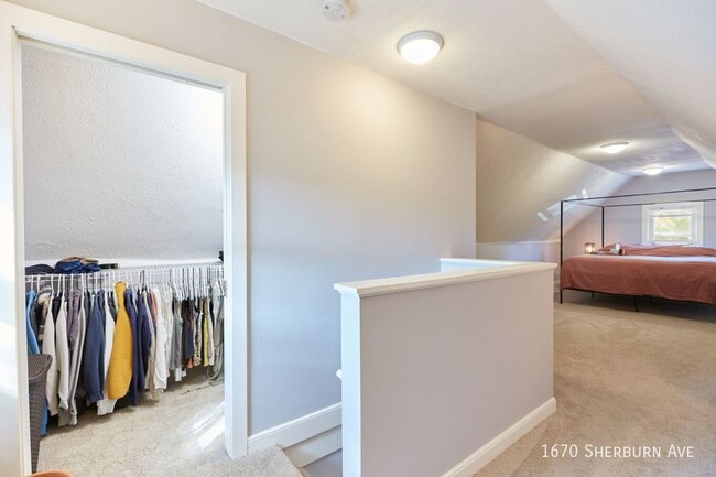 Building Photo - 3br 1ba 2cg ~ Security Deposit Free Altern...