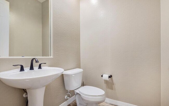 Building Photo - 14892 Aldea Dr N