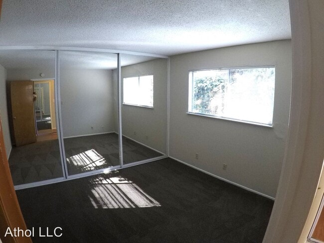 Building Photo - 1530 6th Ave