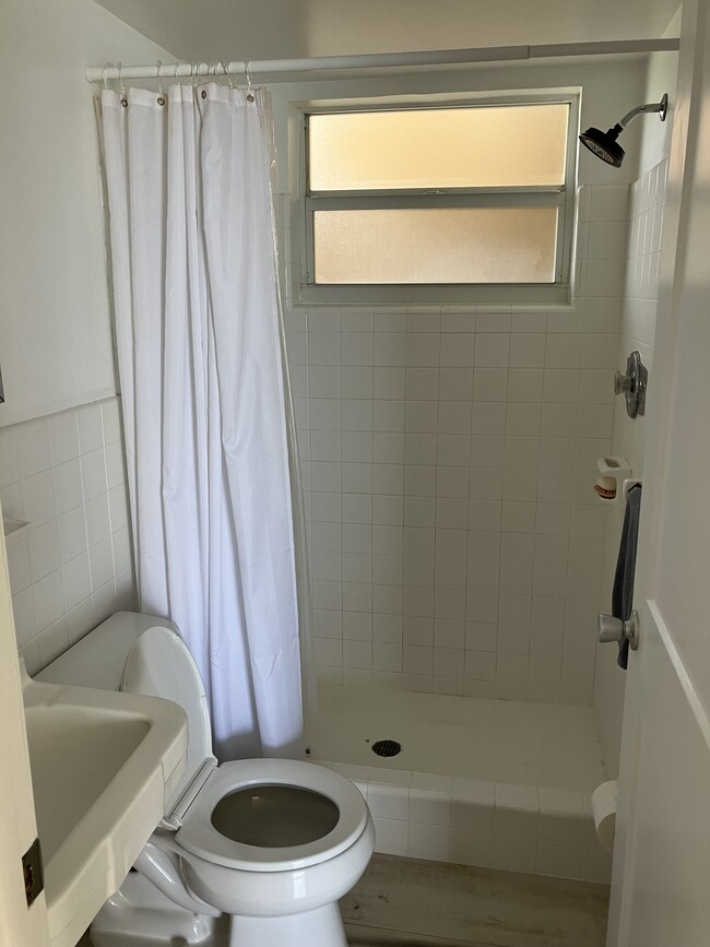 Master bathroom - 4500 S Ocean Blvd