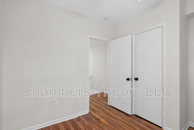 Building Photo - 1309 Emerald St NE