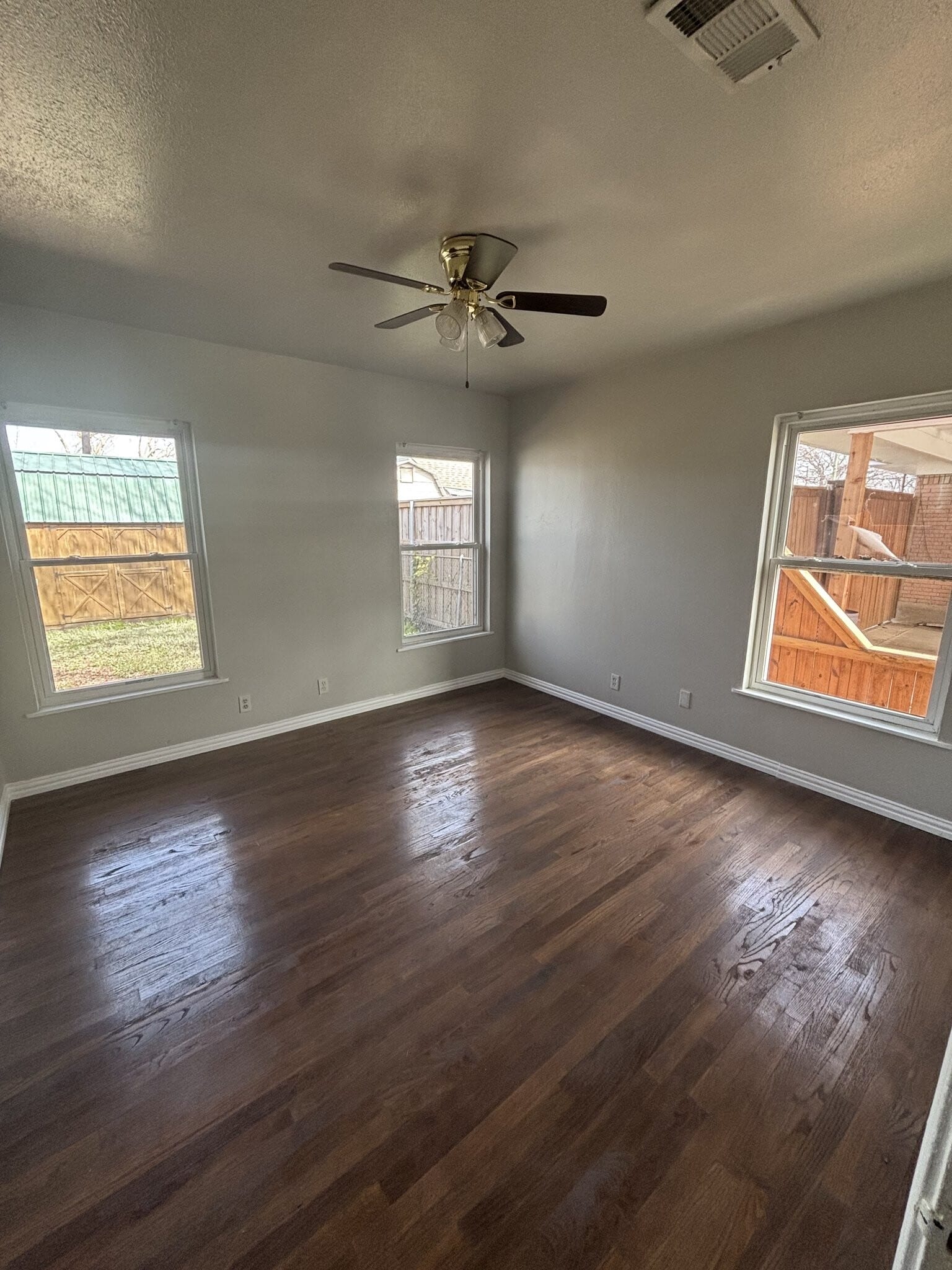 Building Photo - 206 E Belknap St