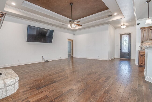 Building Photo - 5914 Llano Ct