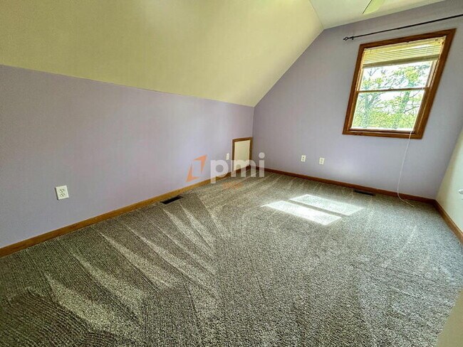 Building Photo - 5107 White Oak Terrace