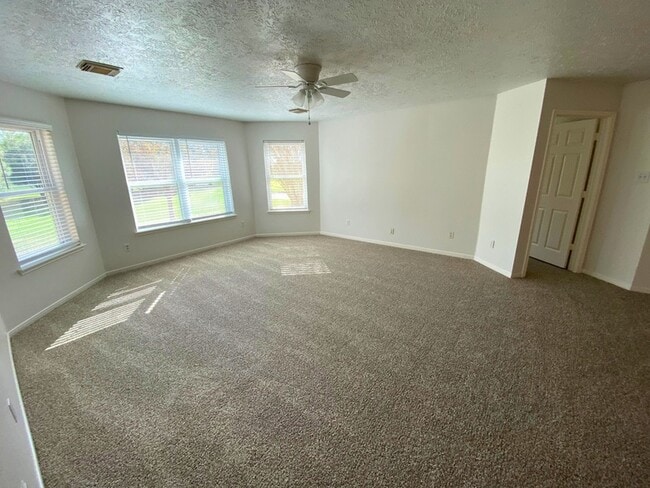 Building Photo - 21623 San Marino Dr