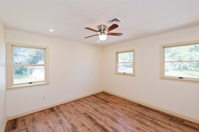 Building Photo - 48 Westbrook Rd