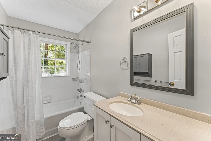 Building Photo - 220 Hollyridge Dr