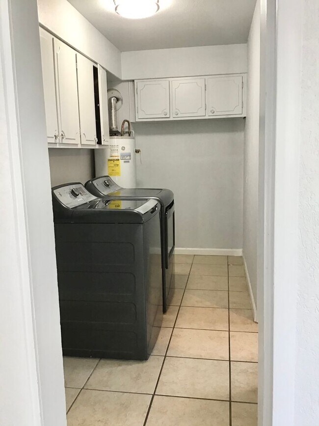 Building Photo - 921 Xavier St