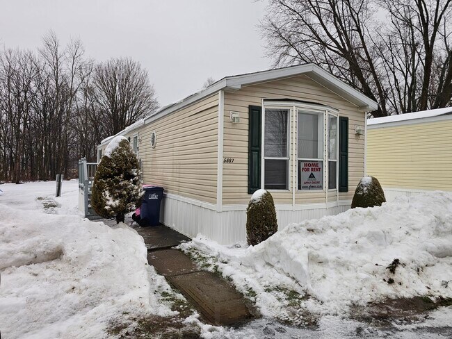 Building Photo - 5687 Lowell Rd