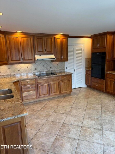 Building Photo - 218 Baltusrol Rd