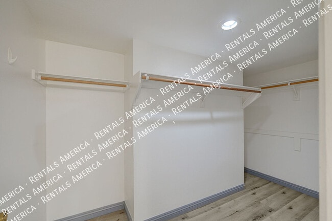 Building Photo - 101 Luna Way