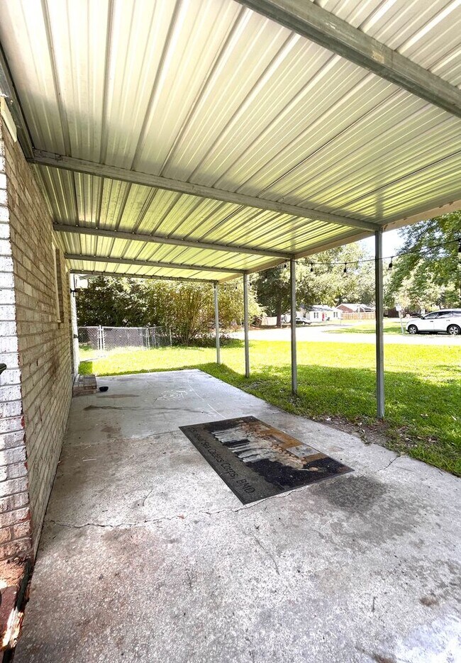 Building Photo - Beautifully Renovated 3BR Home in Summerville