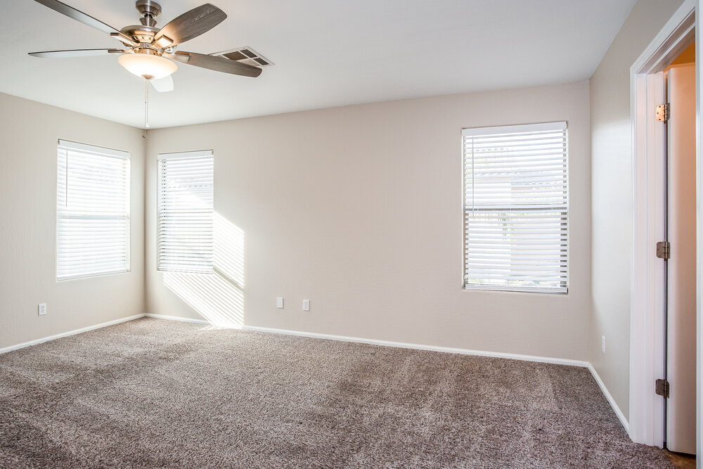 Building Photo - 10952 W Elm St