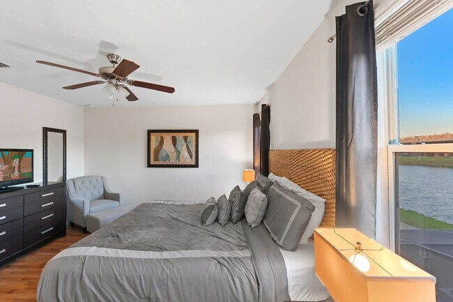 Building Photo - 481 Las Fuentes Dr