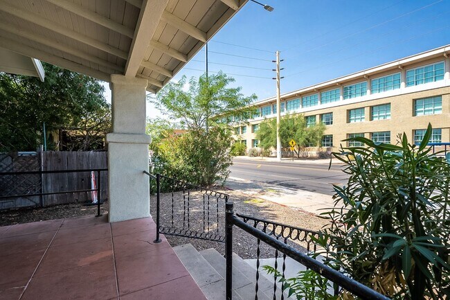Building Photo - 436 N Euclid Ave